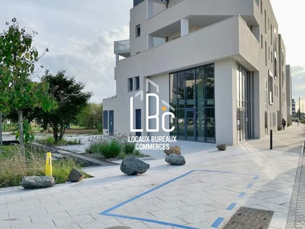 Angers Nord - Local professionnel 143 m² à louer