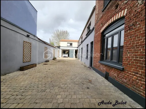 Maison de ville 10 pièces - 332 m² utiles