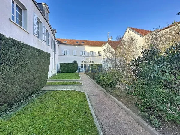 AHUY - TRIPLEX AVEC ACCES PISCINE