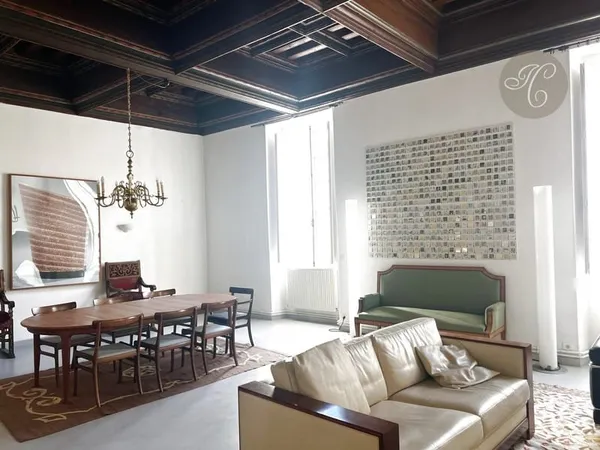 Un lumineux appartement entièrement rénové dans un ancien pa