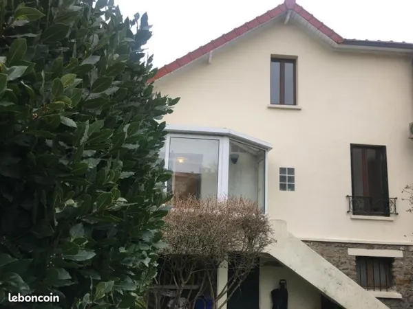 Maison familliale non-mitoyenne avec jardin paysagé