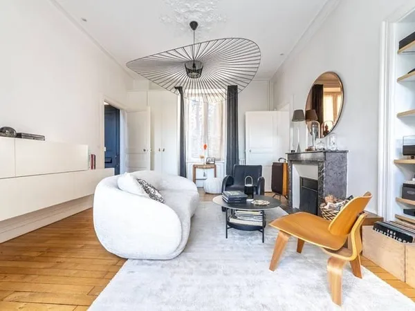 Maison 8 pièces 246 m²