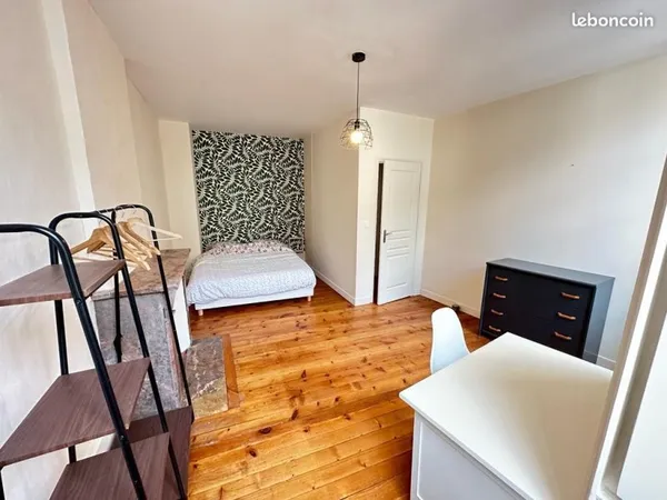 Chambre dans colocation Laval centre ville - Jardin de la Perrine