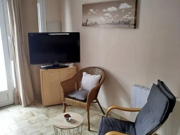 Studio Indépendant et meublé , 550 charges comprises