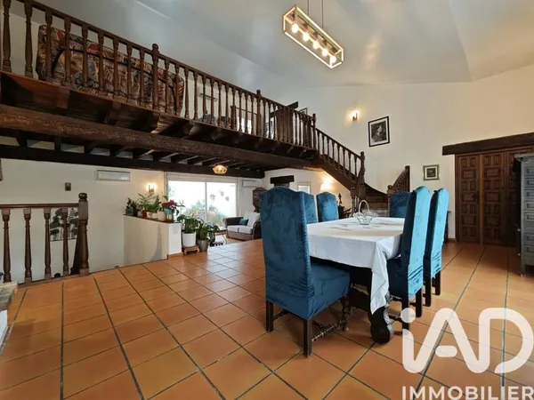 Bâtiment 257 m²