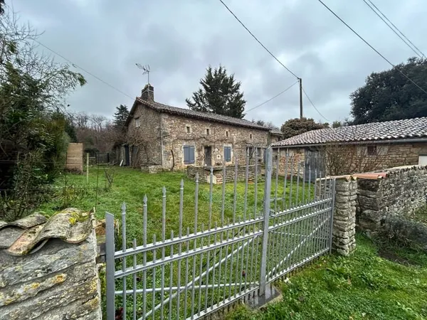 Valence-en-Poitou- Payré- maison de campagne