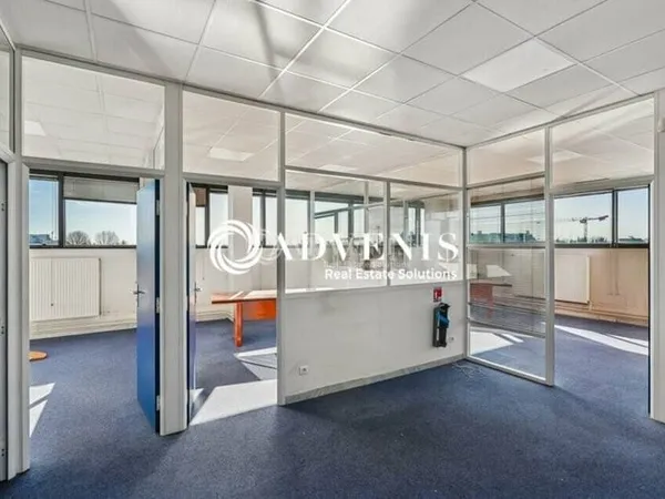 Bureau 303 m²