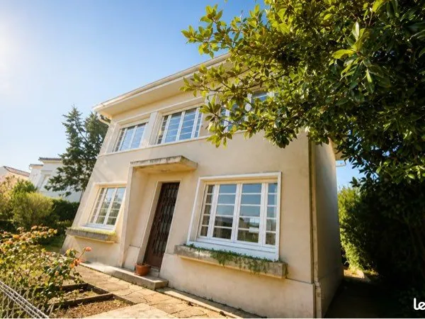 ROYAN - MAISON AVEC 2 LOGEMENTS INDÉPENDANTS - 100 m² HAB - TERRAIN 364 m² - GARAGE