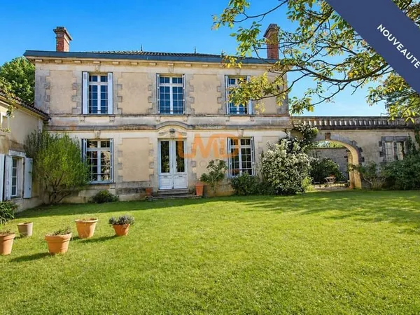 Maison de caractère avec dépendances Salignac-sur-Charente