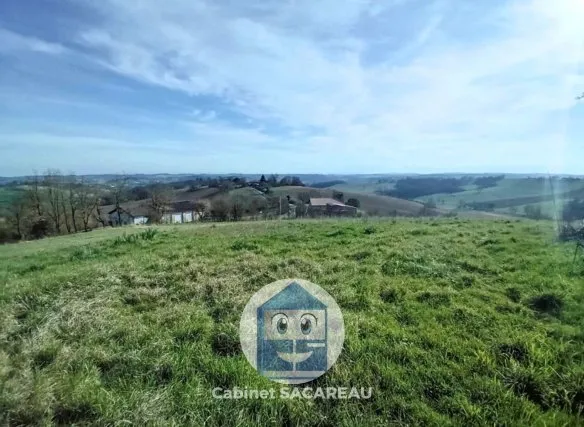 A 11.6 km du Fousseret, 2 Terrains Viabilisés de 1520 m² et 1690 m² avec Vue sur les Pyrénées.