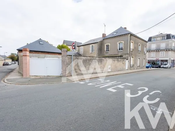 JANVILLE : maison T12 (268 m²) à vendre