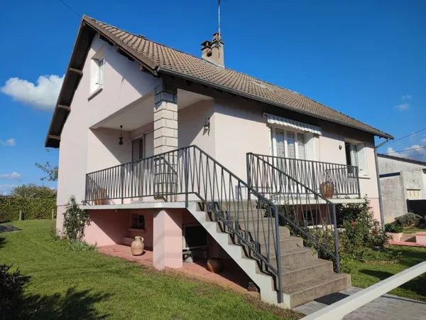 Maison sur sous sol, 4 Chambres dont deux déjà réalisées.