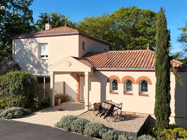 Maison d'exception 349 m² avec piscine et parc - Proche Clisson