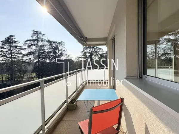 Appartement T3 en derneir étage dans résidence avec parc