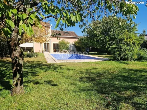 Maison 7 pièces 194 m²