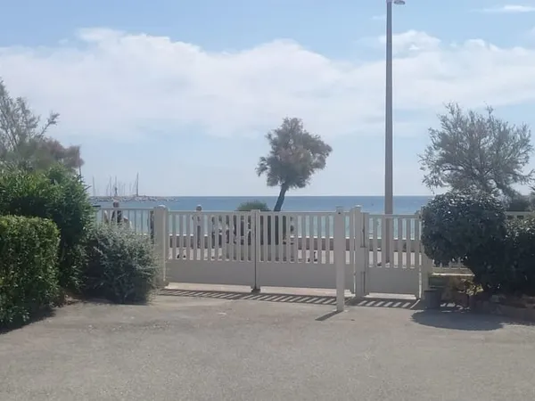 Appartement Le Lavandou en FRONT DE MER et au centre 2 pièce(s) 31 m2