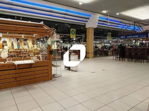Local commercial 639 m²