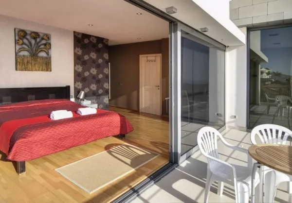 T4 de 86m2 avec GRAND SEJOUR et BALCON tout Proche du M14. Frais de notaire offerts