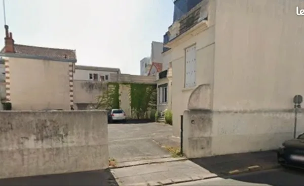 Parking à 100 m de la gare de Tours