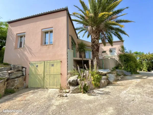 Villa 5 pièces 145 m²