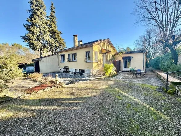 Maison familiale avec studio attenant