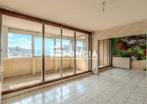 Appartement 5 pièces de 120 m² au 9e étage - Vue dégagée - Fort potentiel