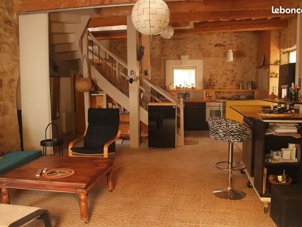 Partie de château - 230 m² - Proche Méditerranée - R+3 - 4 plateaux (lofts) - Pas de copropriété - R