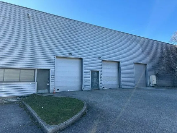 Local d'activité 740 m²