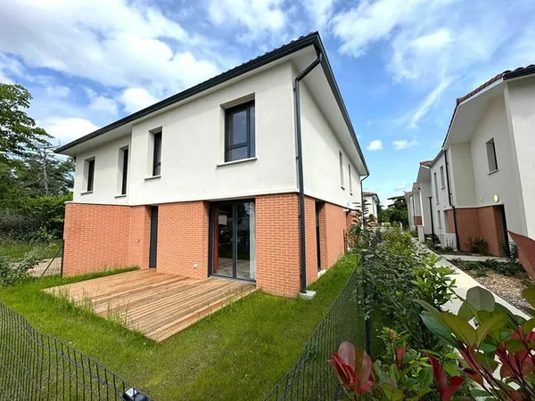 Maison 4 pièces de 74m² + jardin / terrasse + 2 parking !