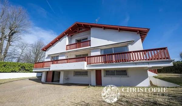 Maison 8 pièces 299 m²