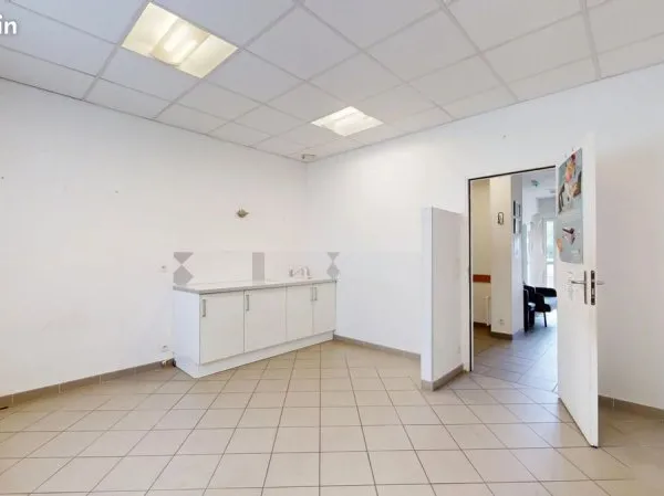 Local commercial 24 m² Pontault-Combault