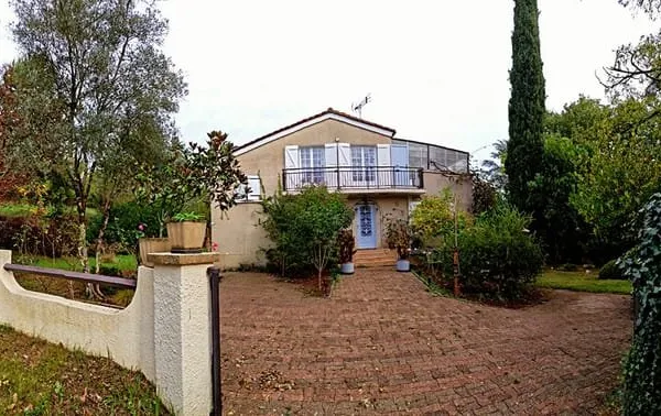 CODOM : Maison d'architecte ? 205 m² ? Terrain 1 300 m² 2 pas du centre ville.