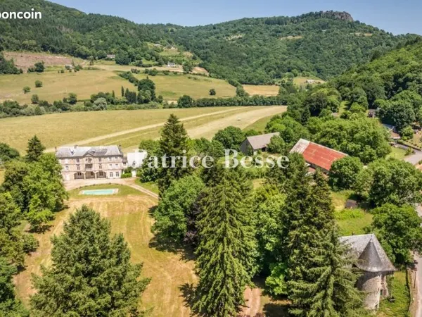Château 20 pièces 750 m²