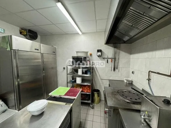 Local commercial 160 m²