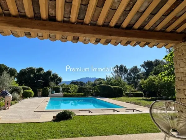 Maison 7 pièces 235 m²