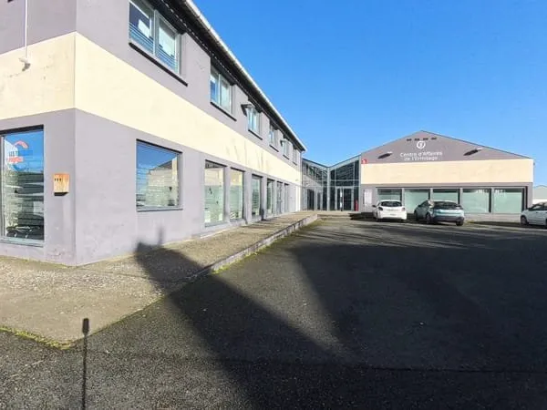 Local professionnel 318 m²