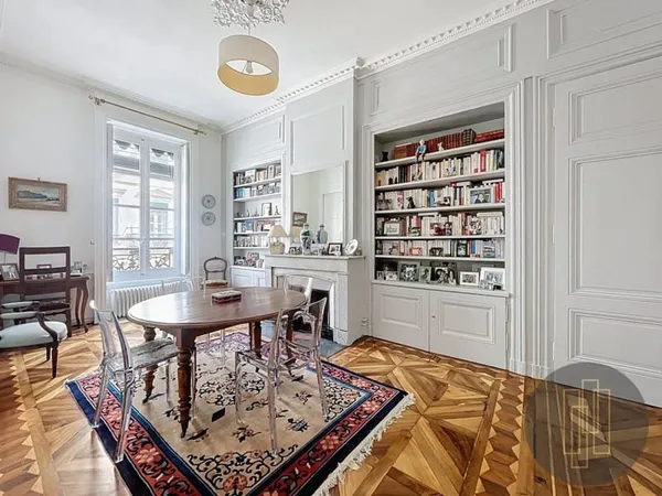 Bellecour - T4 de 125 m² avec balcon, ascenseur