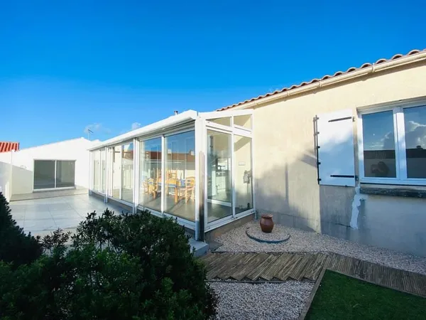 400m du centre-ville, en impasse, maison de 6 pièces sur 516m²