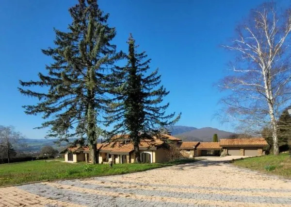 Maison 9 pièces 883 m²