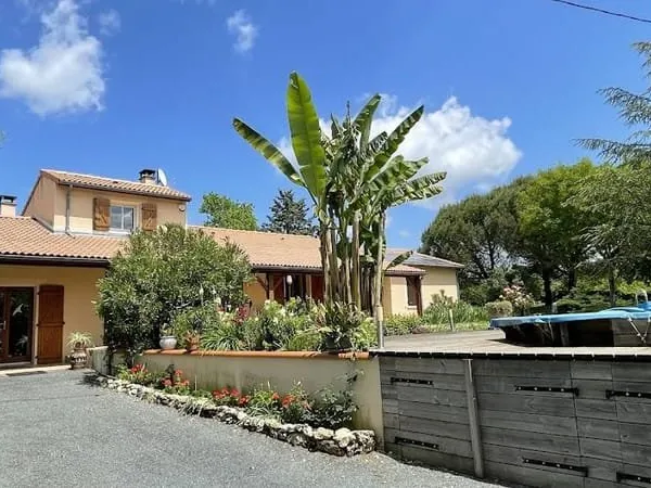 Maison 6 pièces 220 m²