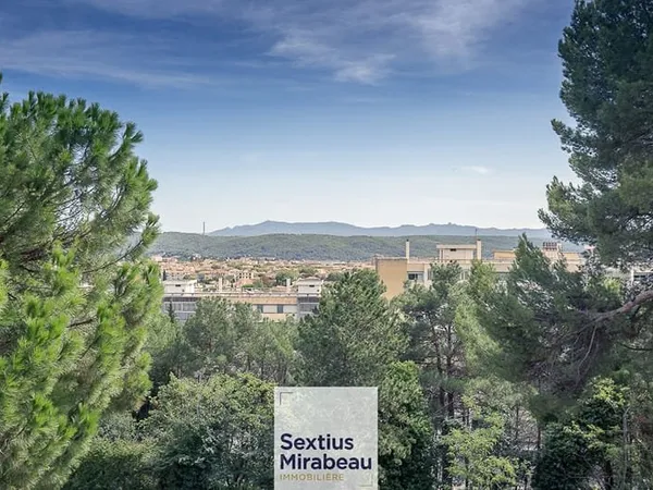 AIX-EN-PROVENCE - Appartement rénové avec ascenseur et terrasse
