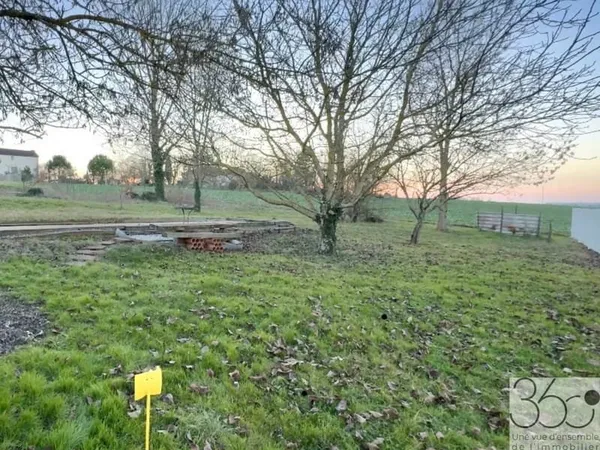 Terrain constructible viabilisé de 825m²