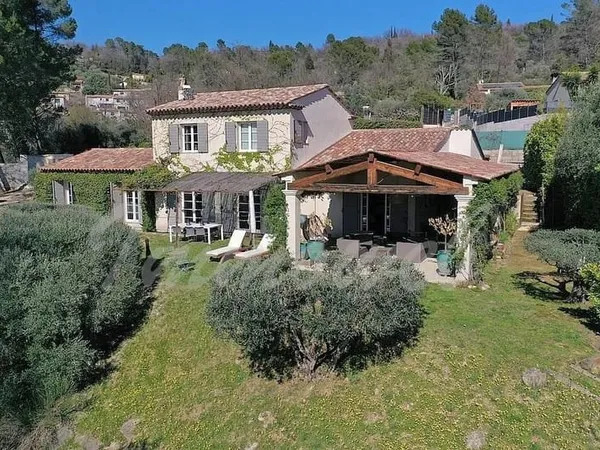 Montauroux - Villa de 180 m² avec 4 chambres terrain de 2670 m² complanté d'oliviers