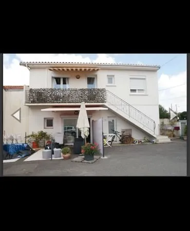 Vente maison sur deux niveaux. 10 minutes des plages