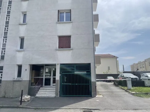 Echirolles 'Le Concorde' 5, rue Gabriel Péri garage en sous-
