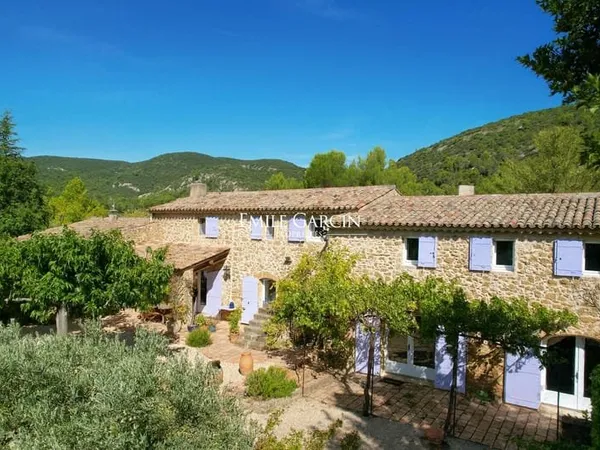 Mas provençal du XVIIIe siècle au coeur du Sud Luberon