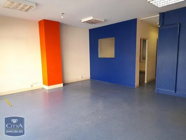 Local commercial 1 pièce 75 m²