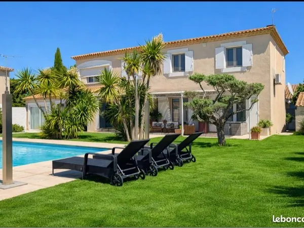 Maison individuelle 190m2 à Istres - Piscine - Pool House - 4 chambres