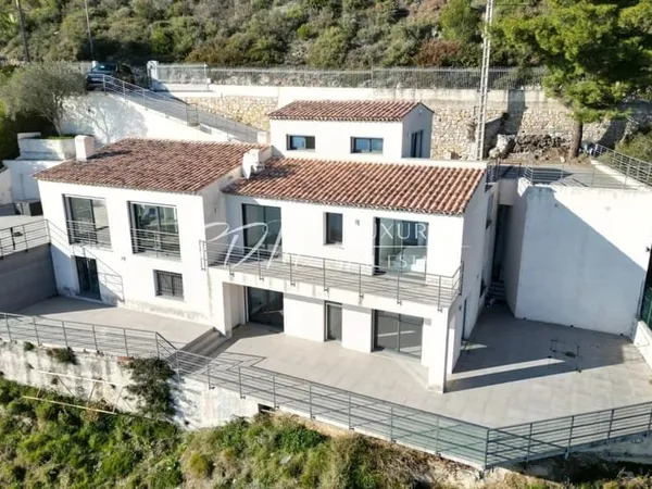 Magnifique villa au calme avec vue panoramique mer a Èze