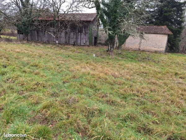 Terrains constructibles en Périgord pourpre à St Jean d'Ayraud en totalité ou à l'unité à 14 km de B
